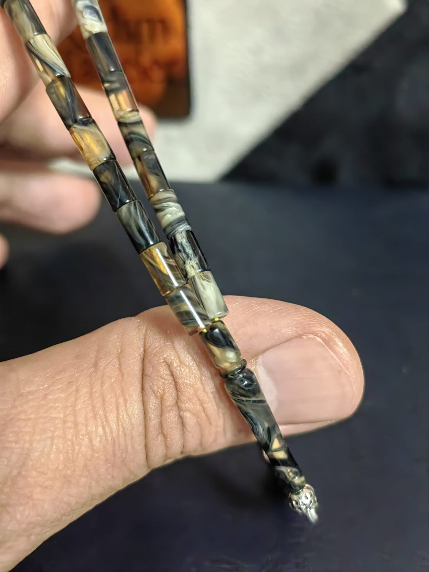 4 Parmak Boyutunda Hareli Sıkma Kehribar