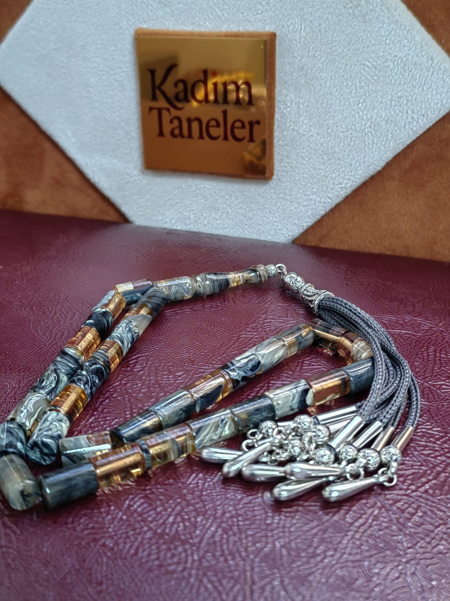 Hare Güzeli İp Püsküllü Kesme Sıkma Kehribar