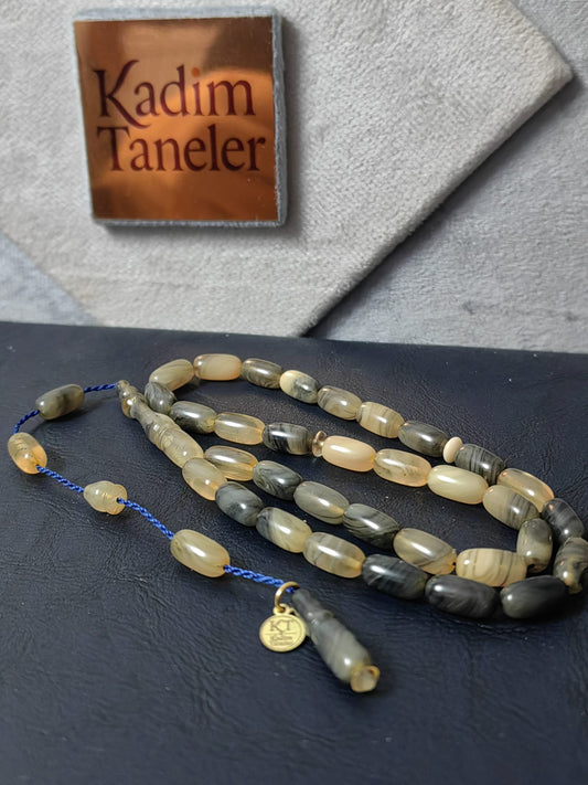 Kadim Taneler İmzalı Hareli Sıkma Kehribar (Ekonomik Seri)