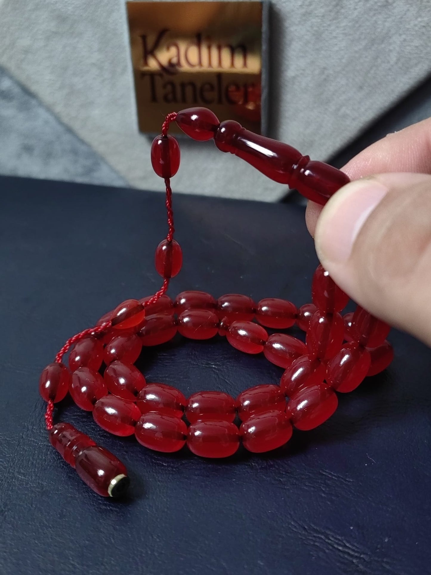 Hitame Üzeri Gömme İmzalı Koyu Vişne Sıkma Kehribar