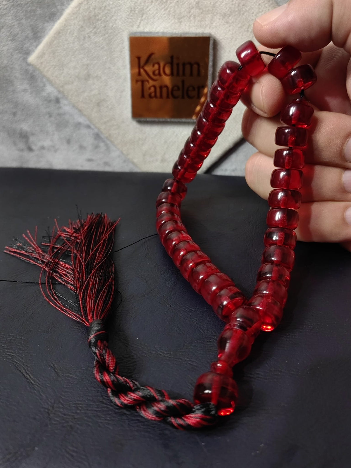 Eski Usul Koyu Kırmızı Tekerlek Kesim Ateş Kehribar